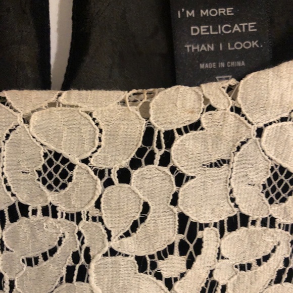 Aritizia Talulah Lace Overlay T-Shirt Medium - Picture 9 of 11